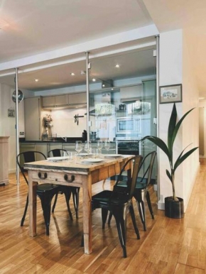 Stunning Victorian Mansion Apartment - Hosted by AGF Property - Parking Available